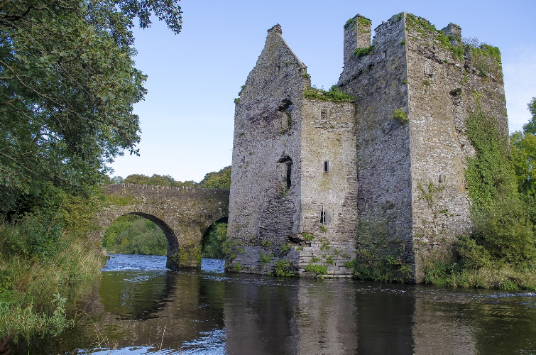 Carrigadrohid Castle